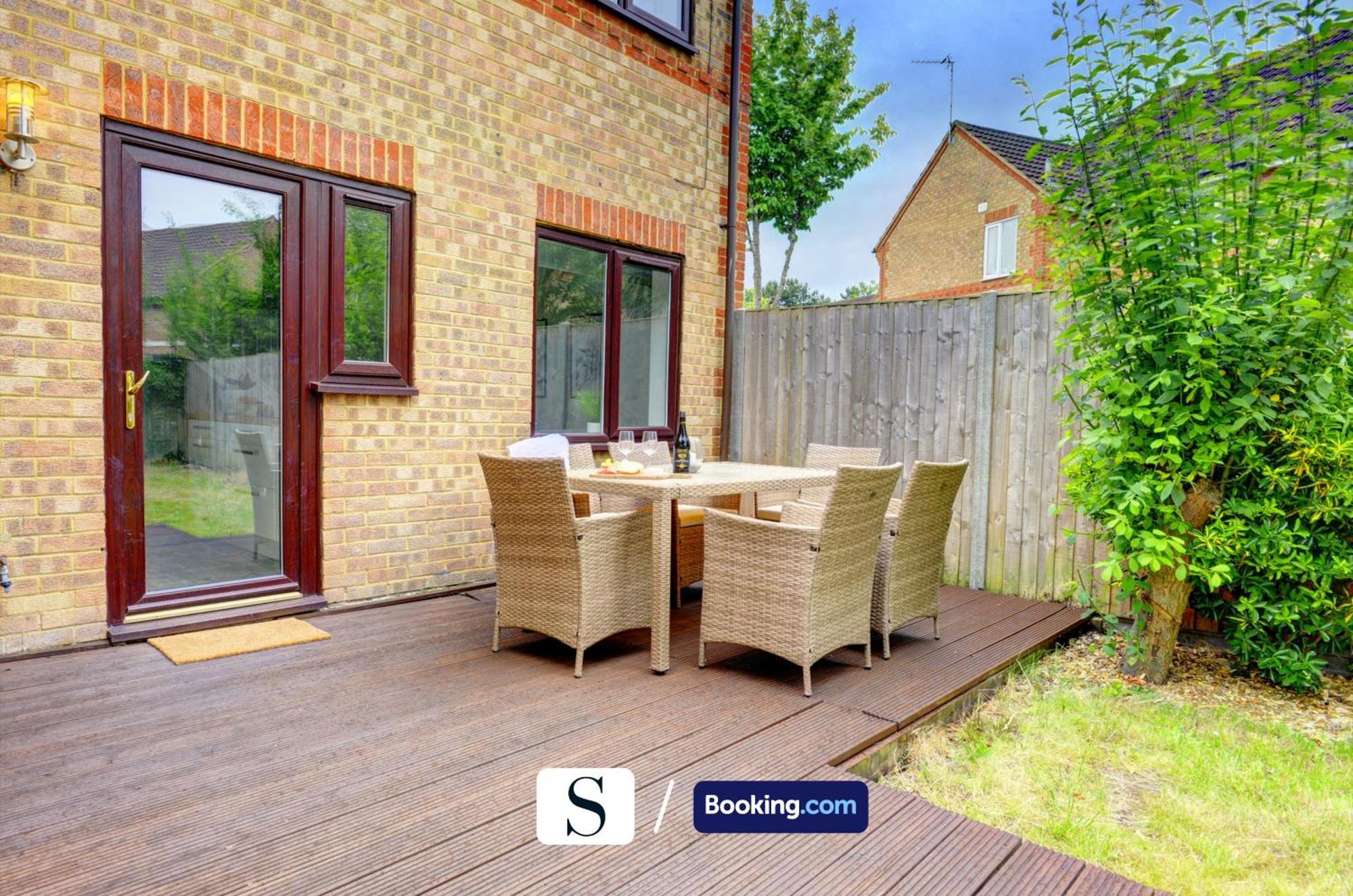 The Bernstein Executive House By Silva Short Lets & Serviced Accommodation Milton Keynes With Garden & Parking Wavendon Kültér fotó